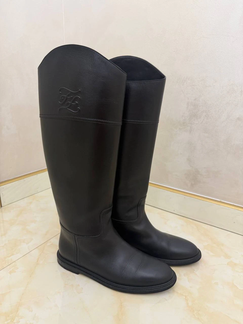 FENDI oyoq kiyim, EU 39 — 1