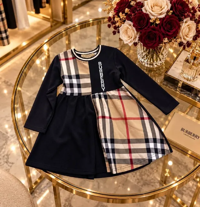 Burberry двойка, 128 см (7–8 лет)