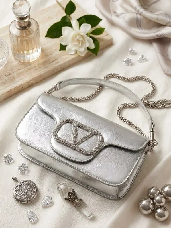 Valentino Garavani Sumka, Universal