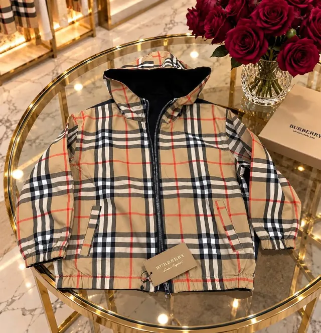 BURBERRY Курточка двухсторонняя, 6, 10/11 лет