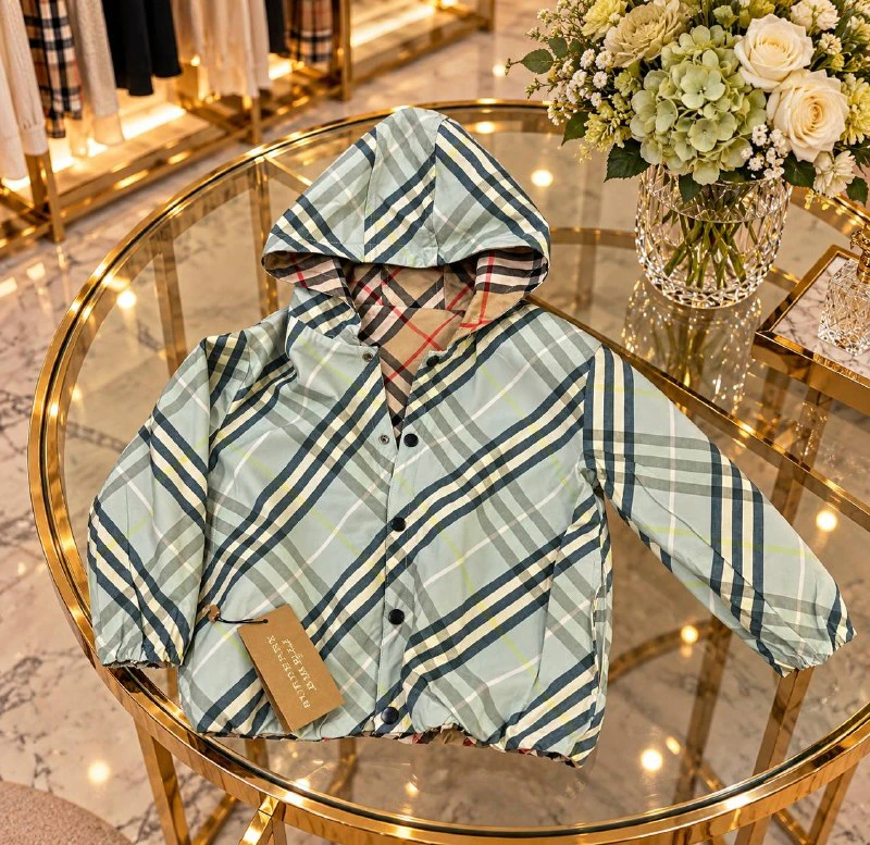 BURBERRY Курточка двухсторонняя, 4/5, 10/11 лет — 2
