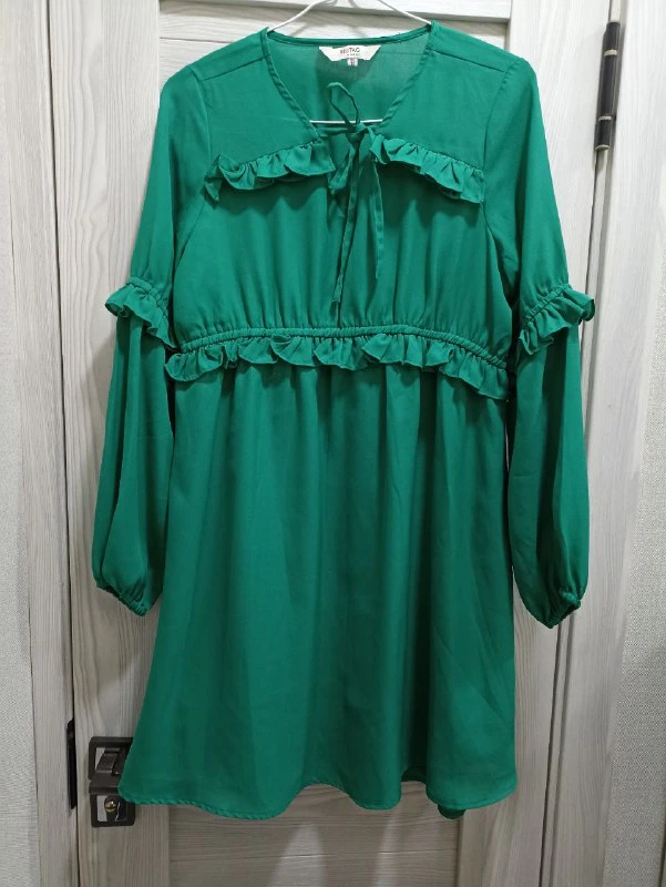 RED TAG Платье, S/M — 2