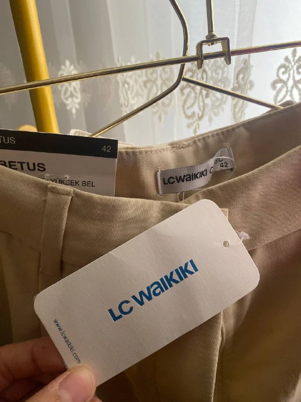 LC Waikiki Rubashka va Shim, RU 42 — 2